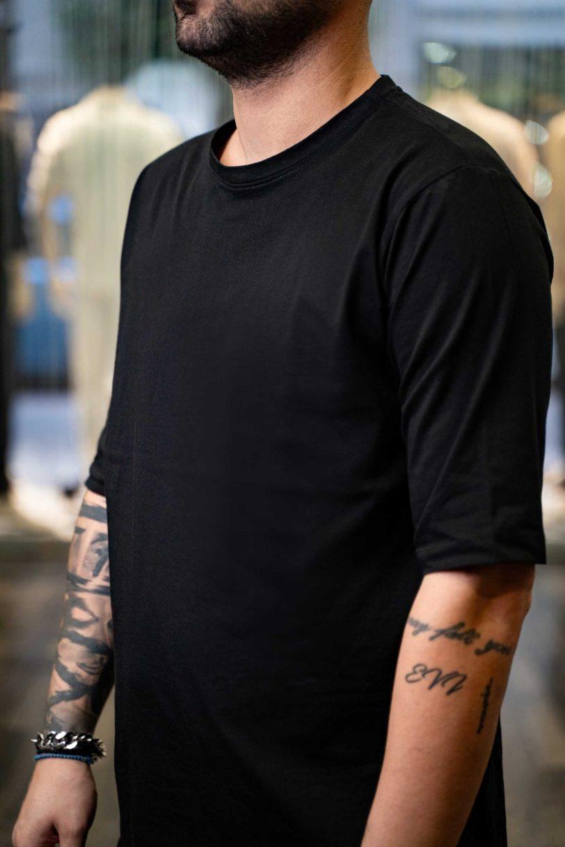 BLACK T-SHIRT